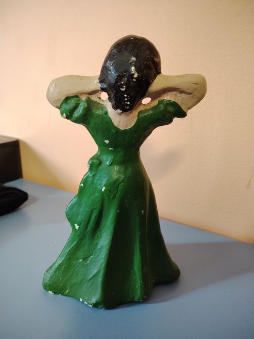 Veche statueta ipsos