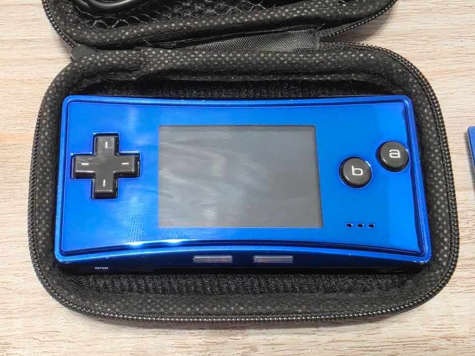 Rar Ninendo Gameboy Micro cu Pokemony Ruby English