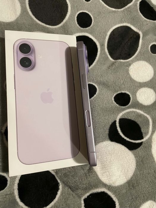 Iphone 17 с гаранция почти нов