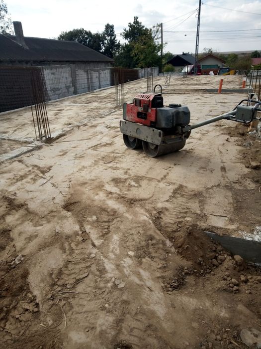 Cilindru compactor cu deservent fundații case, vile, alei pietonale, parcări auto tot județul