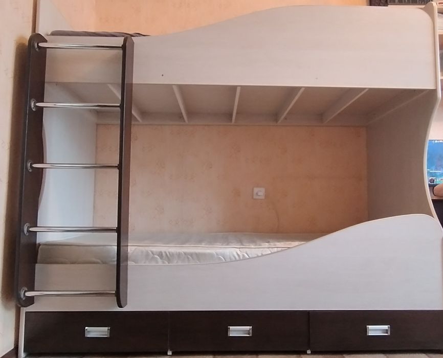 Двухъярусная кровать
