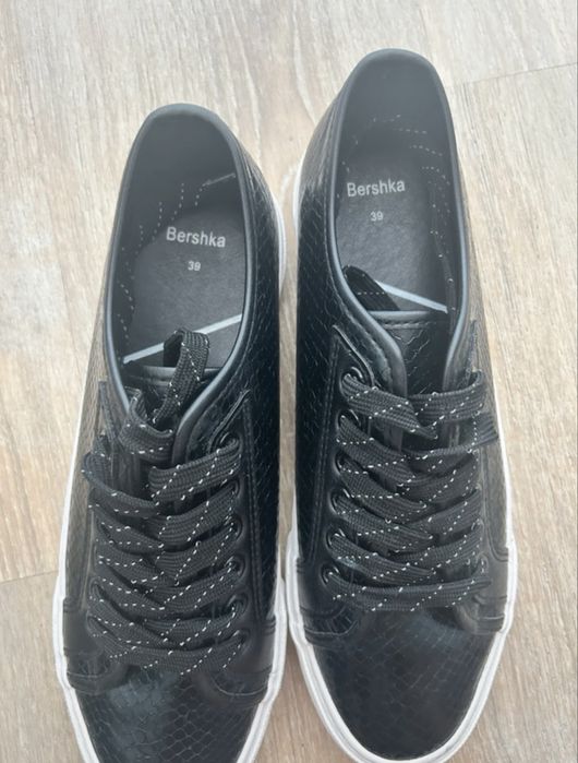 Papuci , fara defecte . Nu sunt folositi