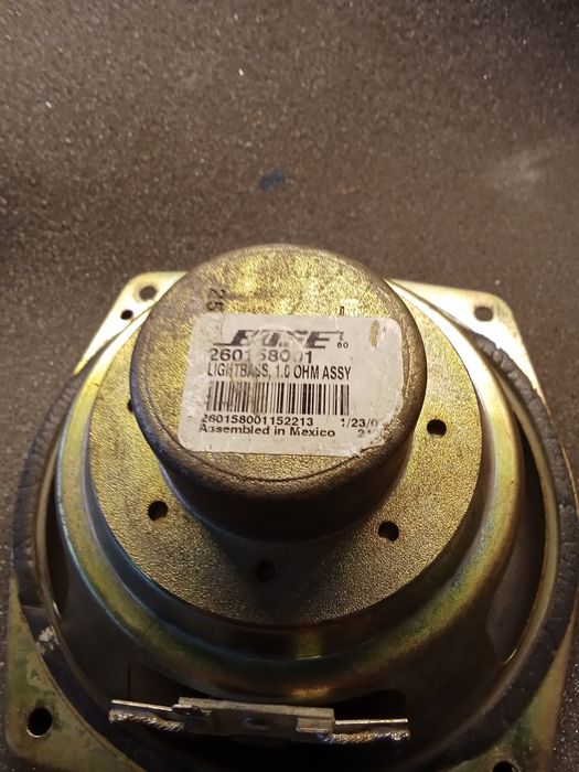 Продам автомобильный динамик BOSE