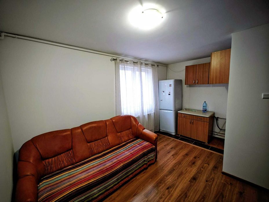 Vând 2 garsoniere unite, renovate, centrală proprie