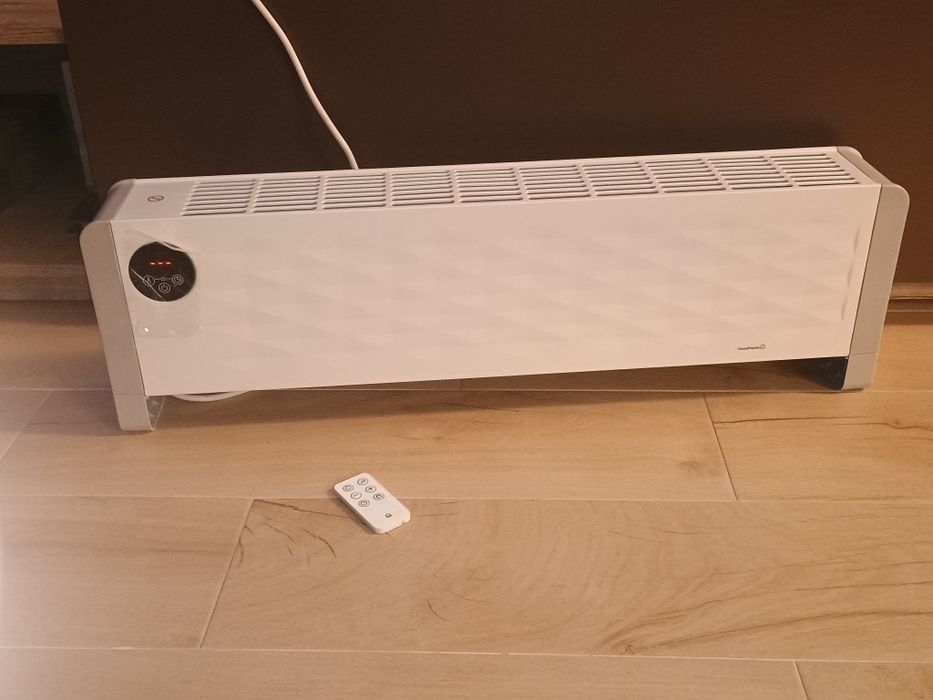 Calorifer  ceramic ,2200 w,nu usucă aer în încăpere ,temperatura conto