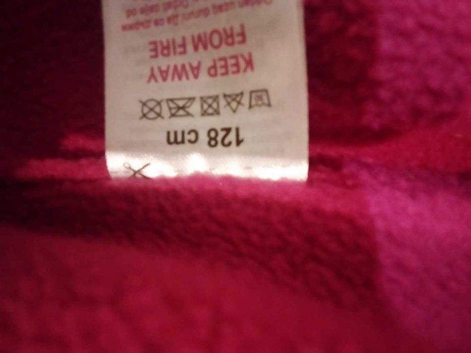 Пролетно яке за момиче 7-8 г.- 4 евро.