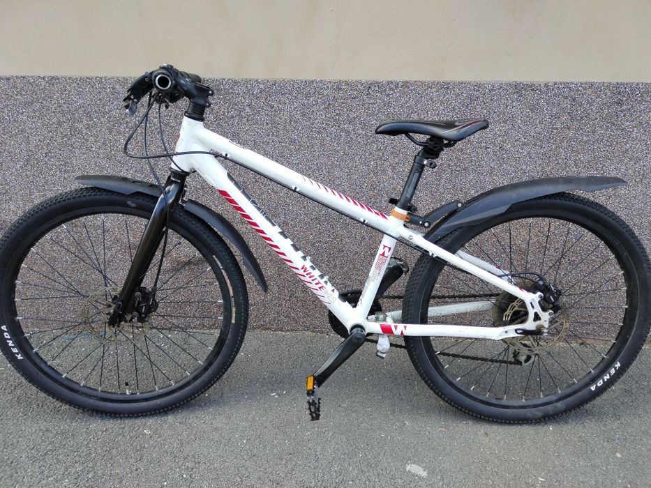 Vând bicicleta roti pe 24