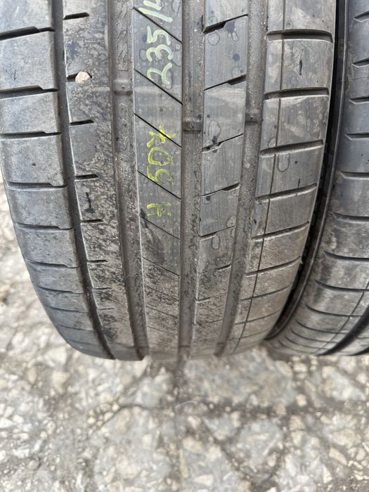 2 броя летни гуми Kumho 235/45 R18 Dot 5224 ном 507