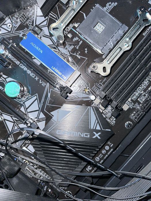 Продам корпус вместе с мат платой, и ссд,