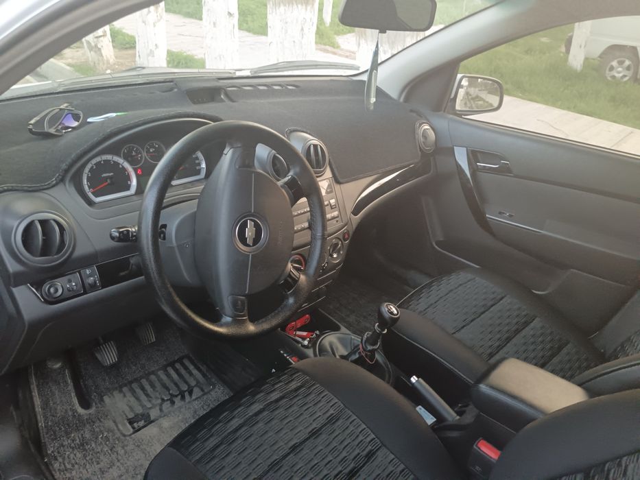 Mashina holat a'lo darajada.