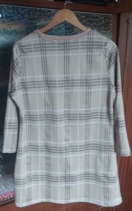 Bluza crem lunga cu carouri maro cu maneca 3 sferturi (L/ XL)