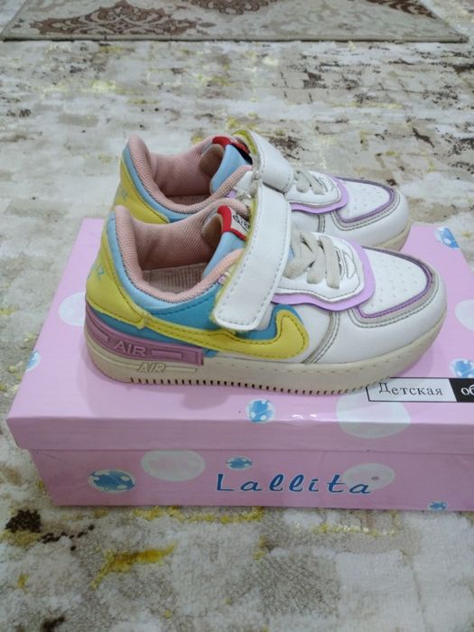 Детские кроссовки