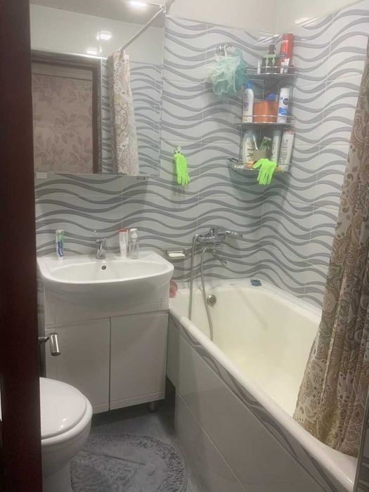 Чиланзар 8 кв  2/1/4  2 ком Кирпич. Балкон 2х6. Oрентир Парус