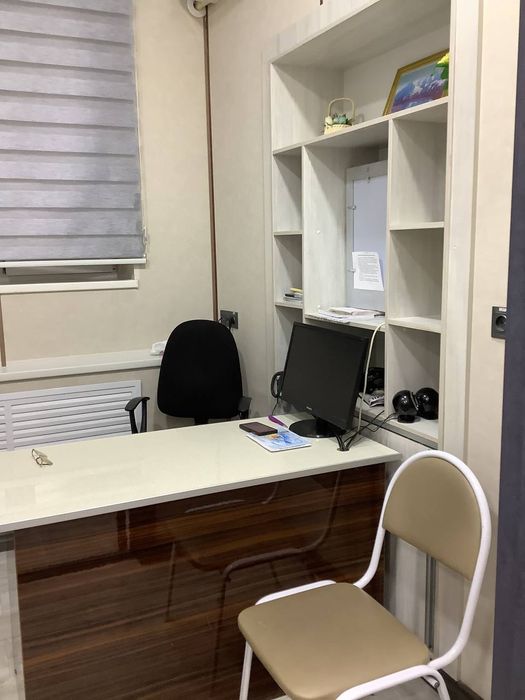 Действующая многопрофильная частная клиника. Первая линия.  Новза.