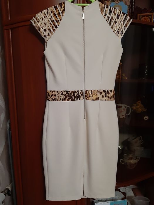 П  л  а  т ь е !