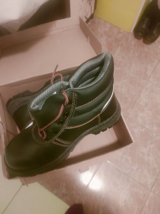 Продам рабочую обувь