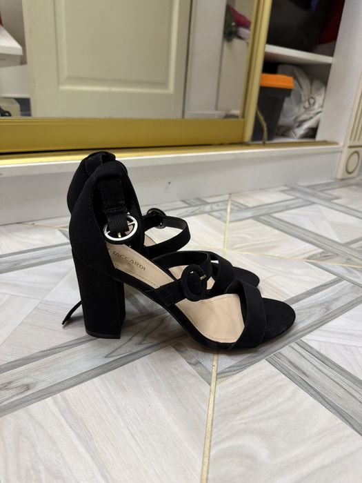 Босоножки стильные каблук 9см