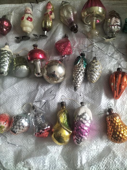 Продаётся ёлочные игрушки цена от 10.000