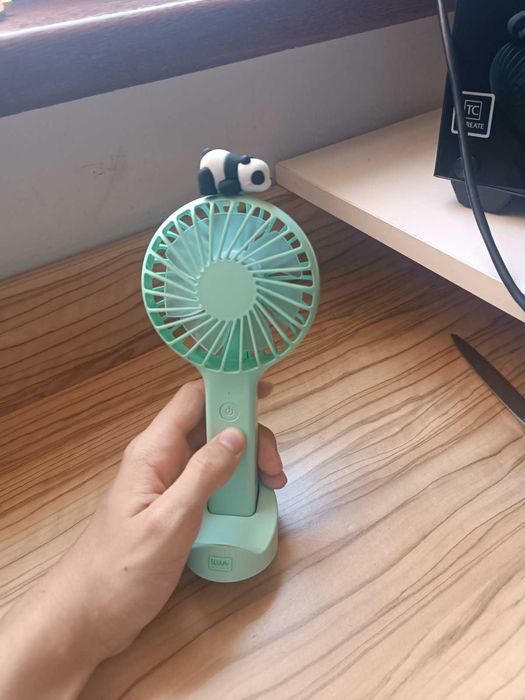 Ръчен вентилатор с вградена батерия