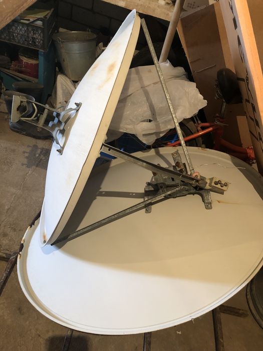 Продам спутниковую тарелку 2шт