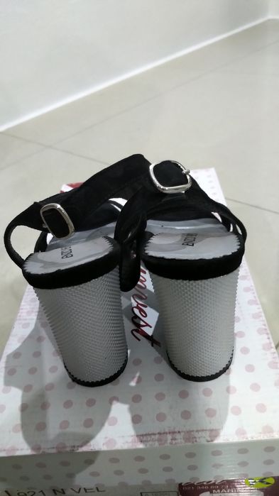 Sandale negre elegante