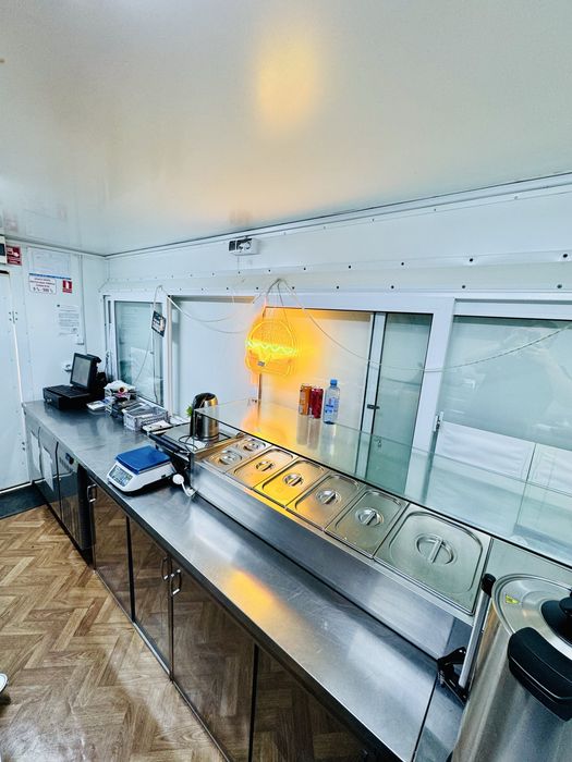 Rulota comerciala PRAGMATEK truck FAST FOOD complet echipata - afacere la cheie