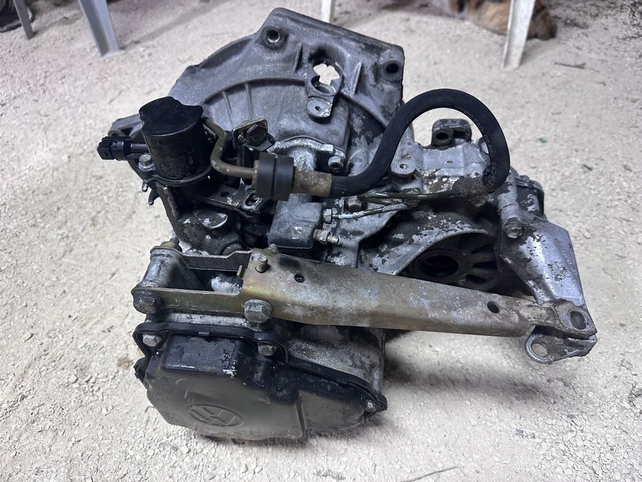 Скоростна кутия/Съединител/Полуоски VW Passat B2 1.6TD 1998Година