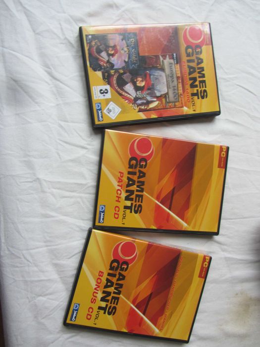 Кутия с 15 ретро компютърни  игри