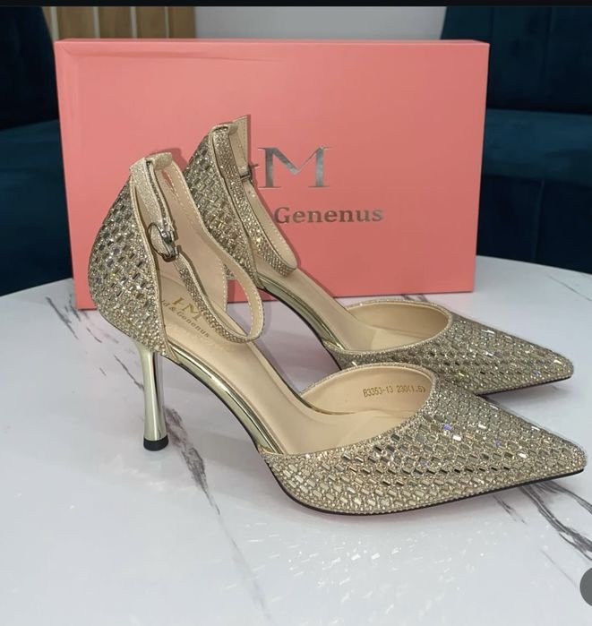 золотистые каблуки