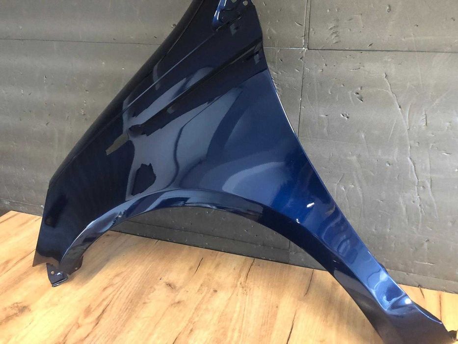 Aripa Fata Stanga Toyota Yaris 1999-2005 (8P4 (Albastru))