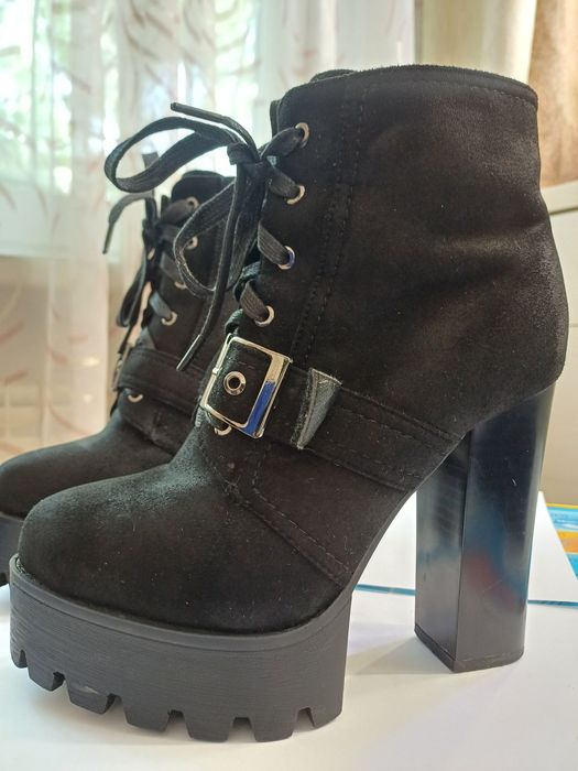 Продам новые сапоги