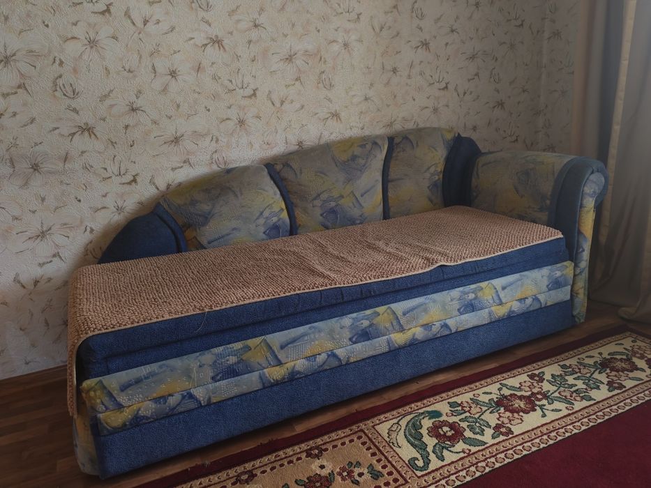 Продается диван в хорошем состояний