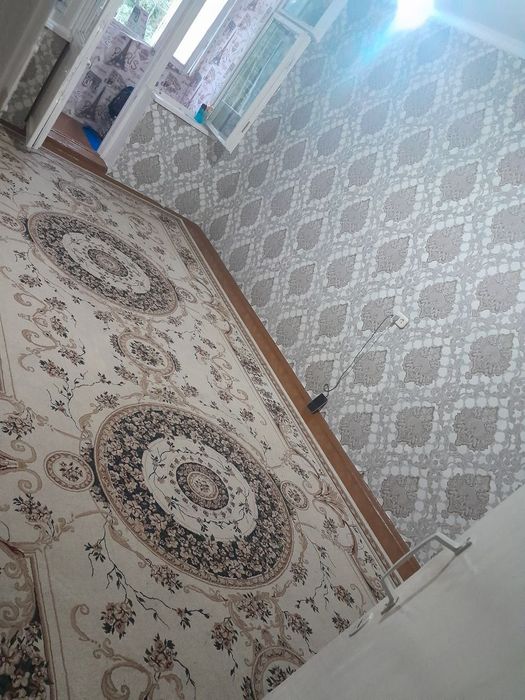 Ibn sino 40 domda 1 xonali kvartira srochni sotiladi