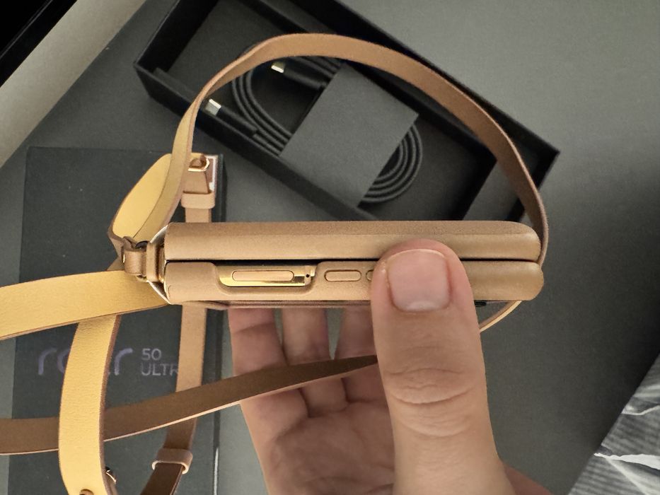 Motorola razr 50 Ultra - Mocha Mousse - Model Special Pantone