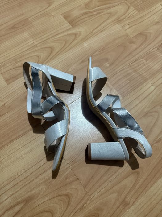 Sandale elegante cu toc gros 5 cm, mărimea 38, culoare argintii