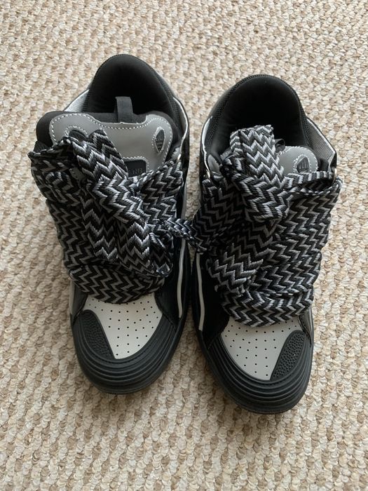 Sneakers casual alb-negru, design deosebit