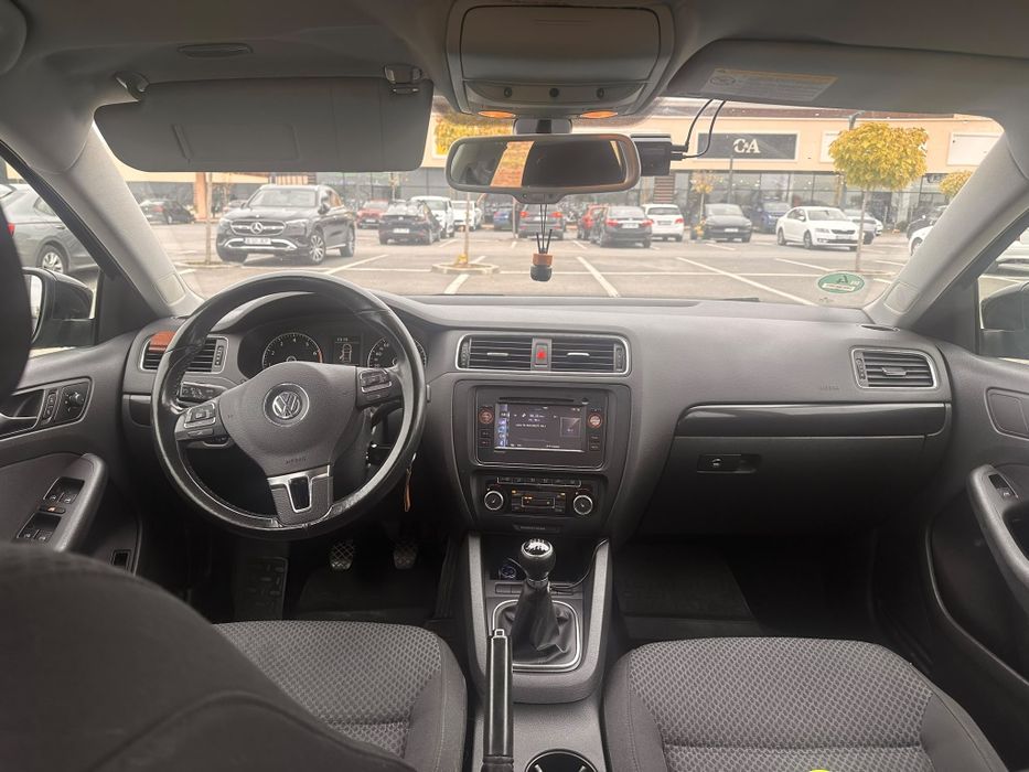 VOLKSWAGEN Jetta 2011 — imagine 4