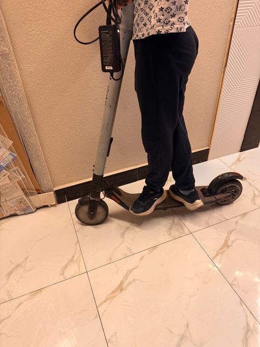 Электросамокат в хорошем состояние