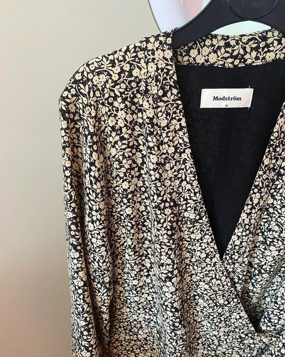 Намалена с 70%! Уникална маркова рокля