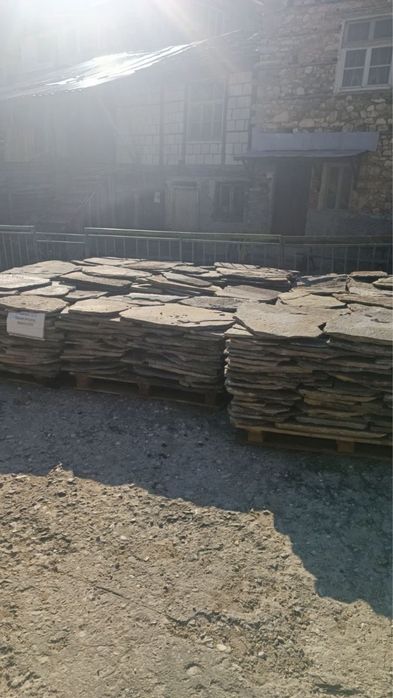 Продават се тикли