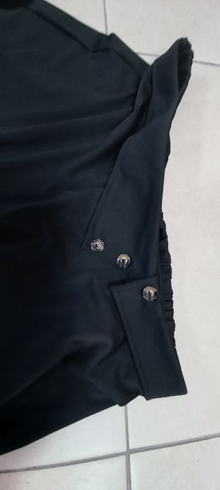 Дамска пола под коляното