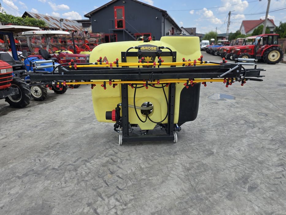 Masina de erbicidat 800l brate 12m