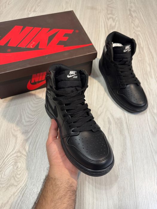 Adidasi Jordan 1 high triple black Premium