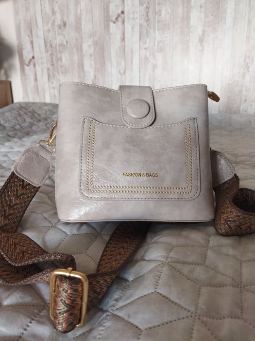 Дамска чанта - малка.