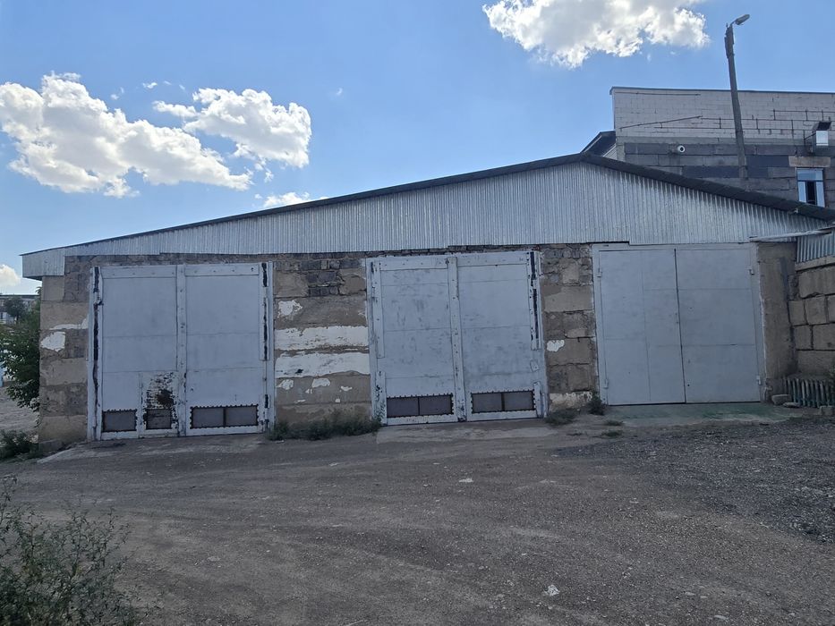 Продам большой 3 бокса