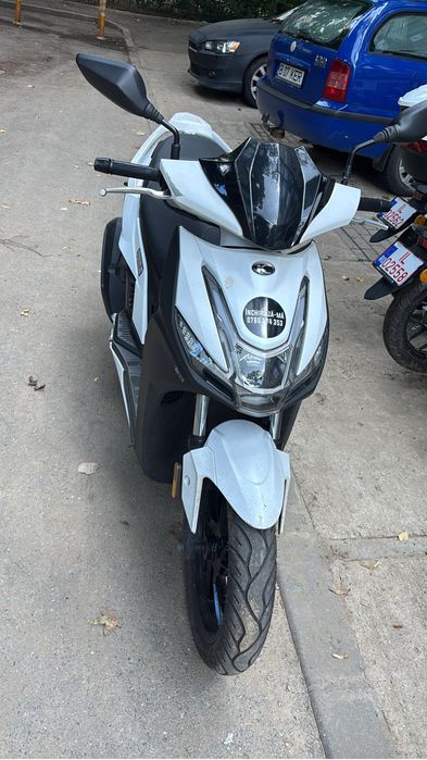 Scuter de inchiriat de  125cc kymco