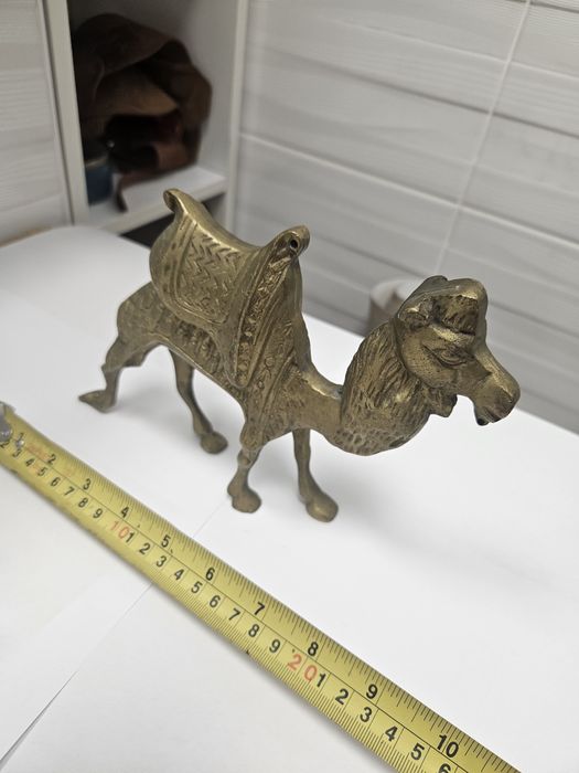 Camila de bronz orientala