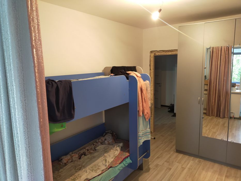 Продам двухкомнатную квартиру на втором этаже.