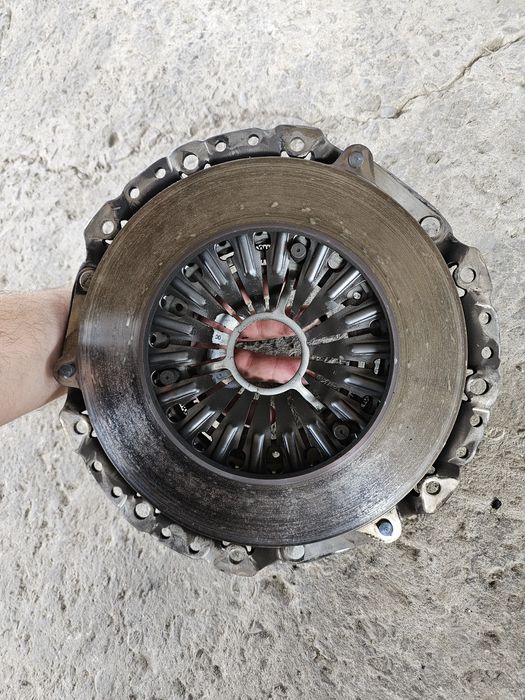 Маховик със съединител бмв 177кс n47d20c н47д20ц bmw феродов диск