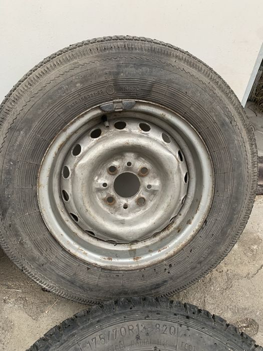 Продам диски 13 с резиной